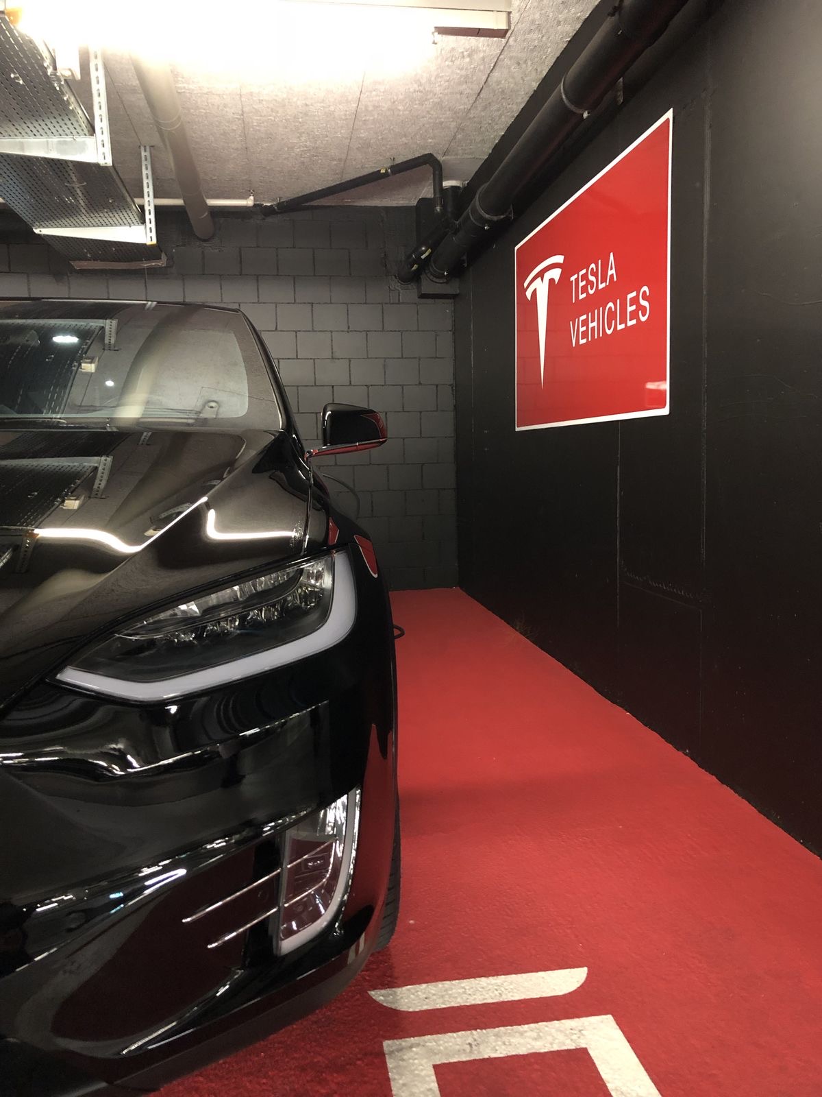 Tesla Model Y - View 2